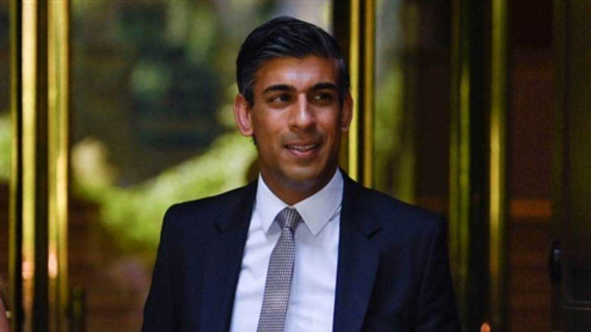 ब्रिटेन का पीएम बनने के बाद से ऋषि सुनक की व्यक्तिगत रेटिंग सबसे नीचे